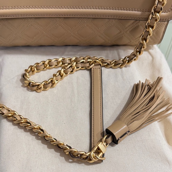 Tory Burch Beige Quilted Shoulder Bag with Gold Chain - Picture 5 of 8